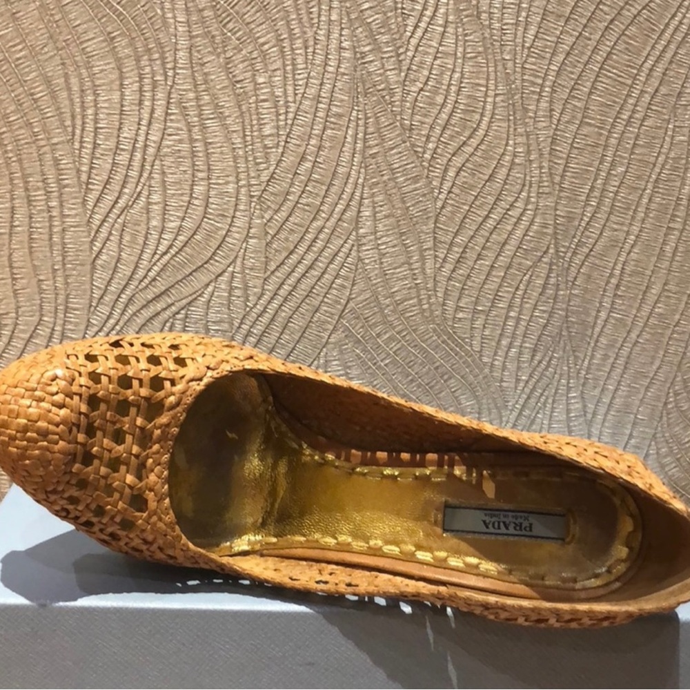 Prada Tan Platform Pump - Picture 4 of 4